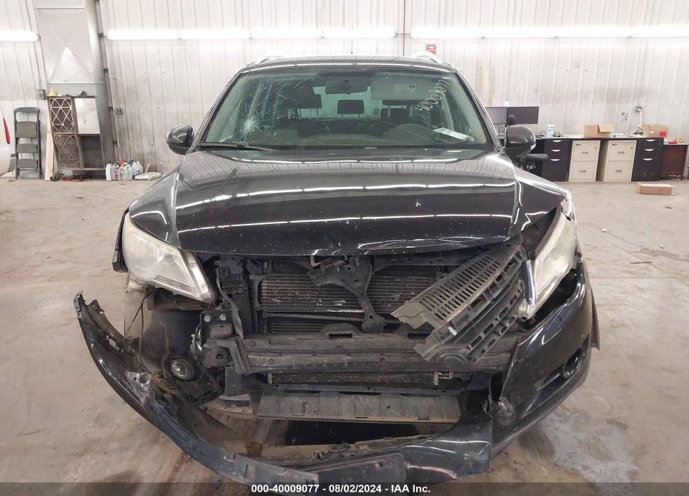 2011 VOLKSWAGEN TIGUAN SE VIN: WVGBV7AX2BW562749