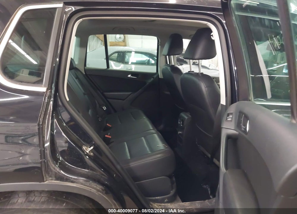 2011 VOLKSWAGEN TIGUAN SE VIN: WVGBV7AX2BW562749
