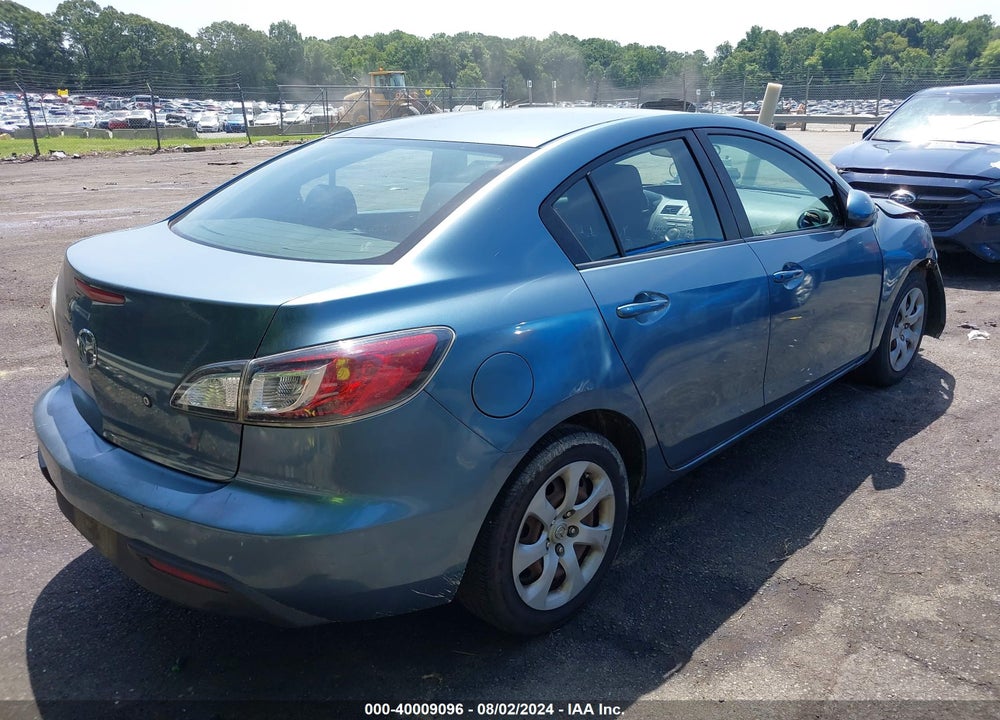 2011 MAZDA MAZDA3 VIN: JM1BL1UF3B1423835