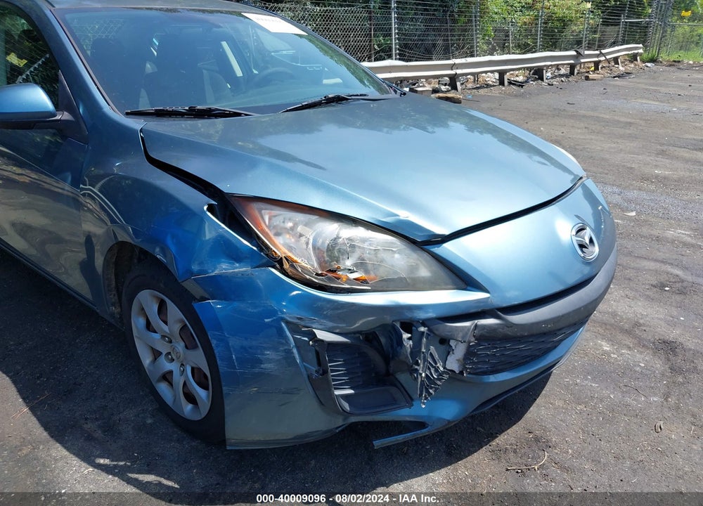 2011 MAZDA MAZDA3 VIN: JM1BL1UF3B1423835