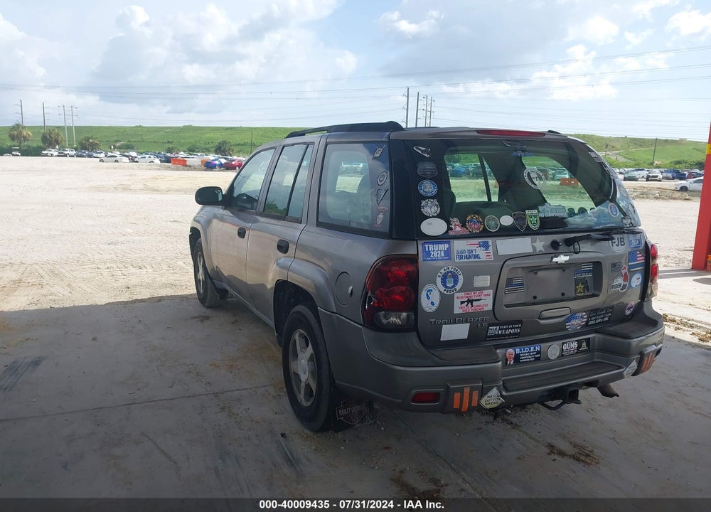 2005 CHEVROLET TRAILBLAZER LS VIN: 1GNDS13S052285526