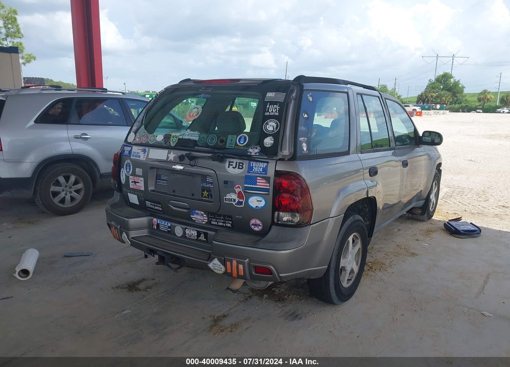 2005 CHEVROLET TRAILBLAZER LS VIN: 1GNDS13S052285526
