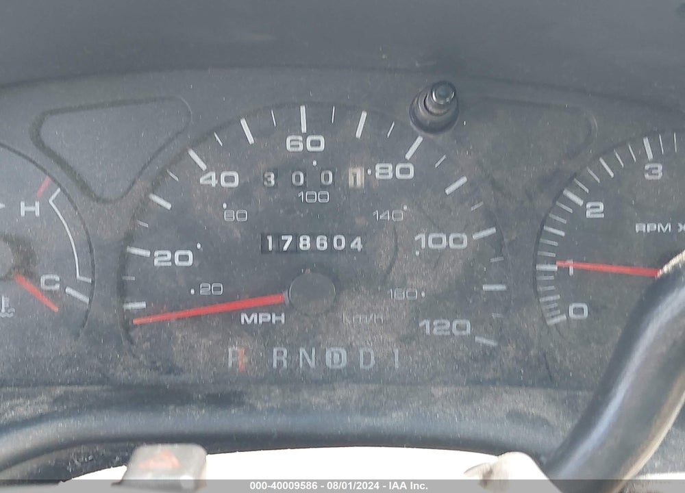 2001 FORD TAURUS SES VIN: 1FAFP55231A242439