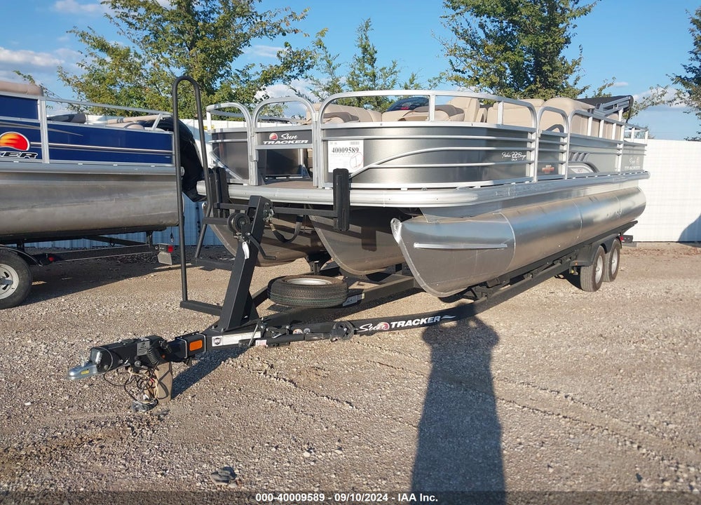 2023 SUNTRACKER PH30 PONTOON BOAT VIN: BUJ48325D323