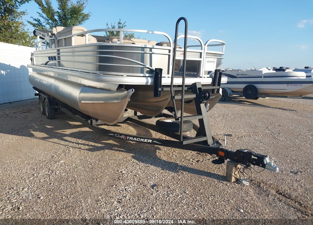 2023 SUNTRACKER PH30 PONTOON BOAT VIN: BUJ48325D323