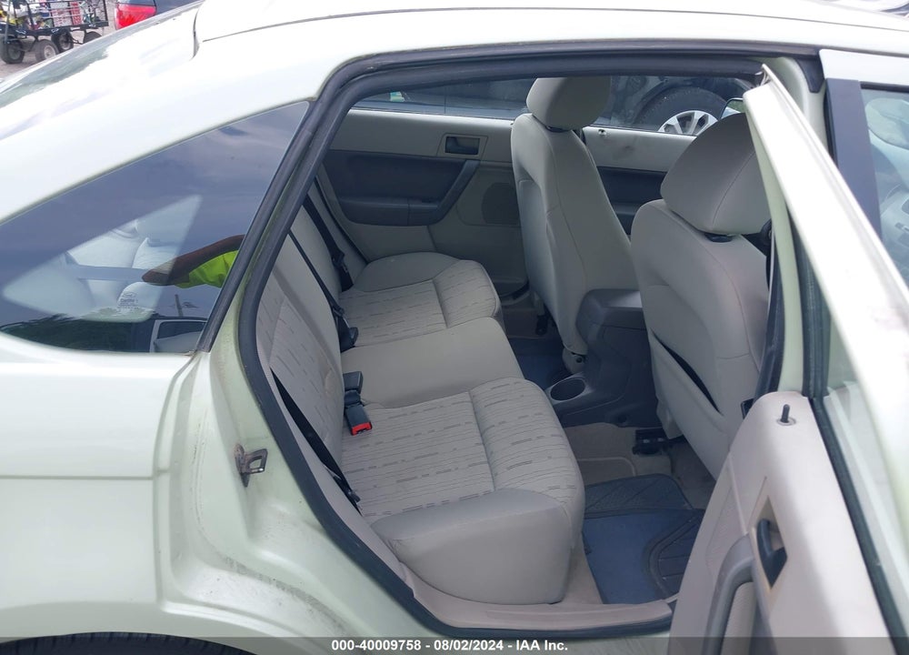 2010 FORD FOCUS SE VIN: 1FAHP3FN3AW280245