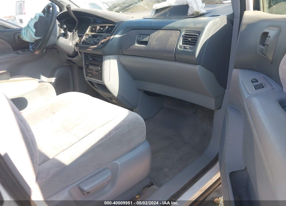 2000 TOYOTA SIENNA LE VIN: 4T3ZF13C8YU238591