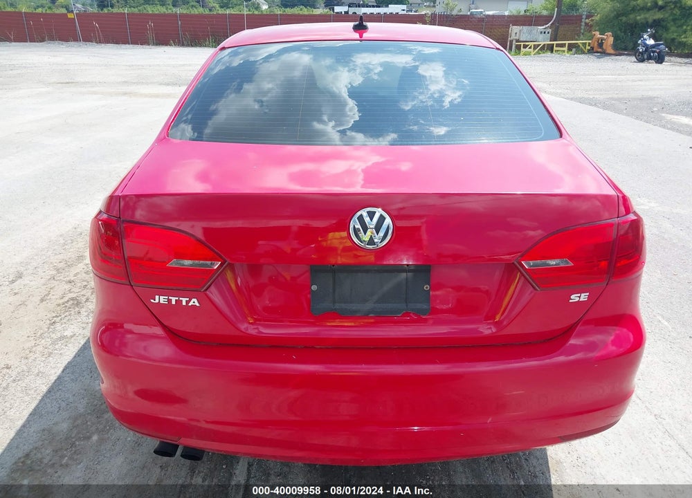 2014 VOLKSWAGEN JETTA 1.8T SE VIN: 3VWD17AJ5EM245988