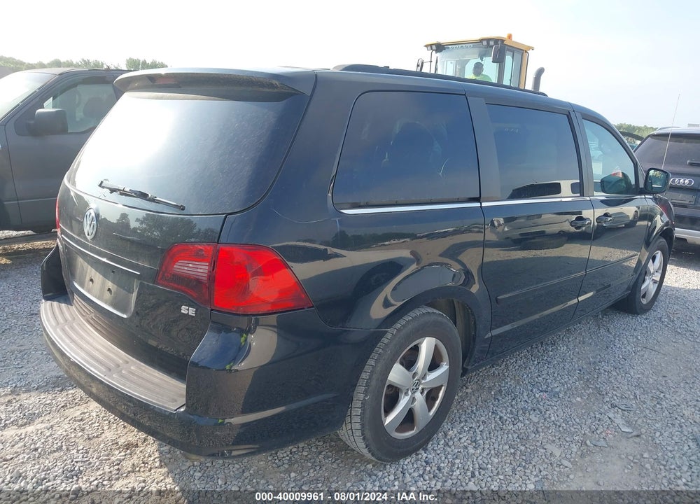 2011 VOLKSWAGEN ROUTAN SE VIN: 2V4RW3DG8BR625842
