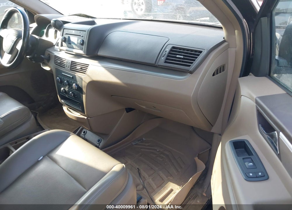 2011 VOLKSWAGEN ROUTAN SE VIN: 2V4RW3DG8BR625842