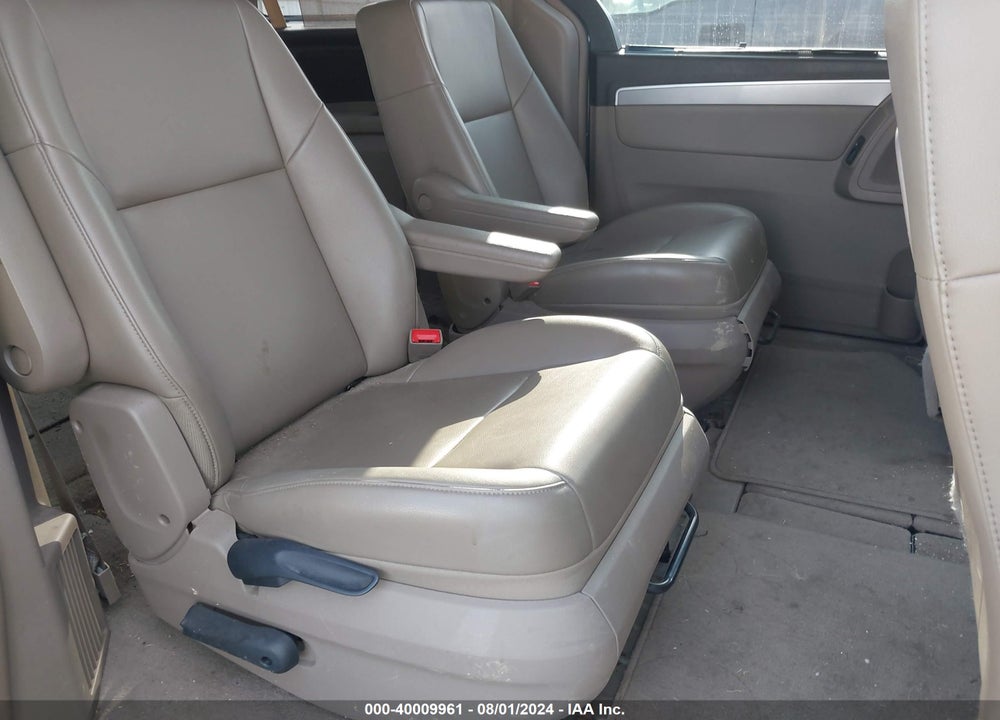 2011 VOLKSWAGEN ROUTAN SE VIN: 2V4RW3DG8BR625842