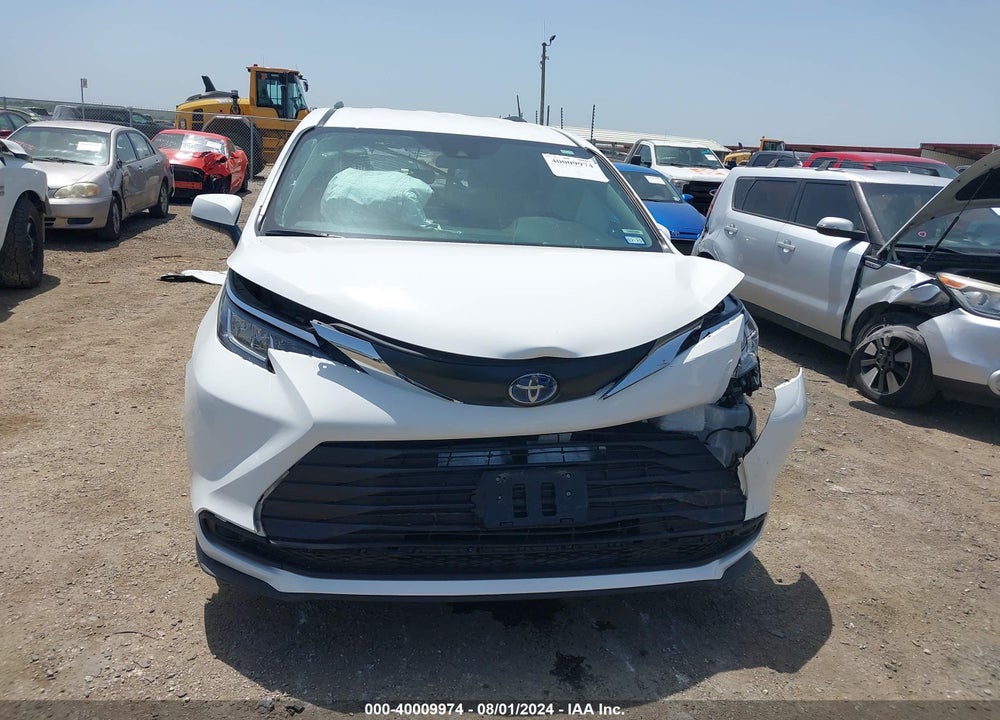 2022 TOYOTA SIENNA LE VIN: 5TDKRKEC3NS097826