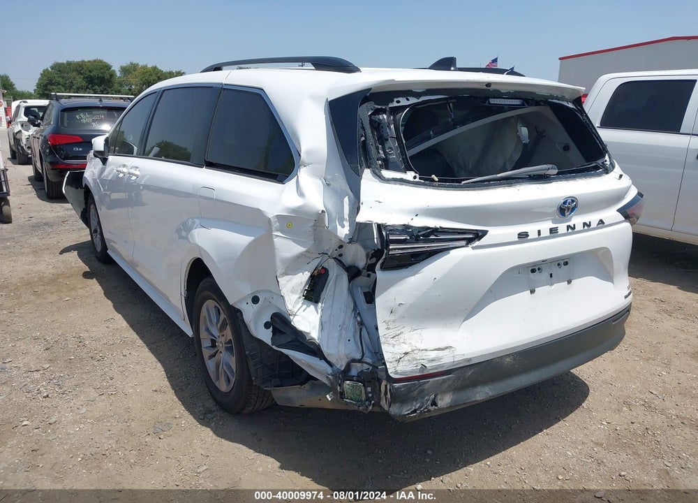 2022 TOYOTA SIENNA LE VIN: 5TDKRKEC3NS097826