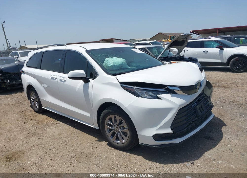 2022 TOYOTA SIENNA LE VIN: 5TDKRKEC3NS097826