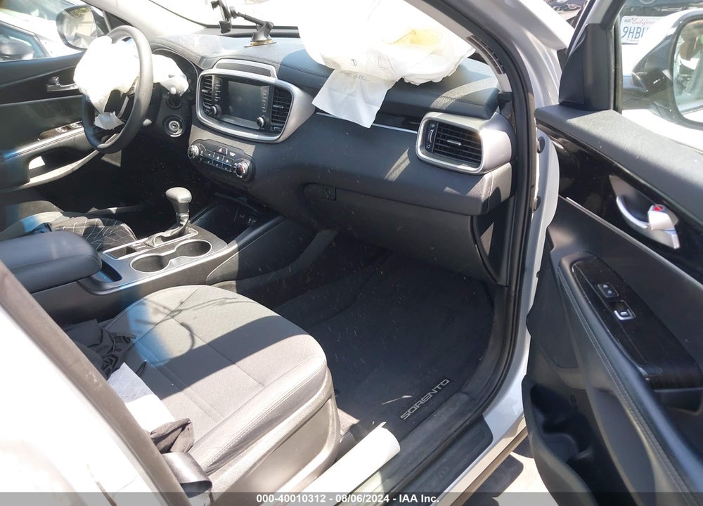 2019 KIA SORENTO 2.4L LX VIN: 5XYPG4A39KG501735