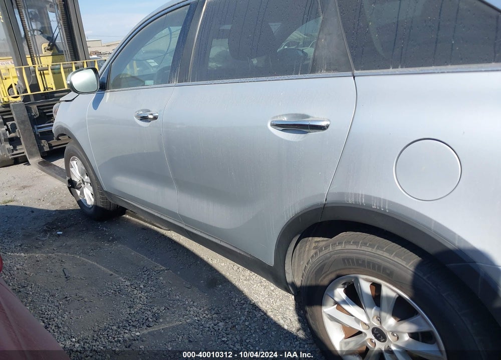 2019 KIA SORENTO 2.4L LX VIN: 5XYPG4A39KG501735