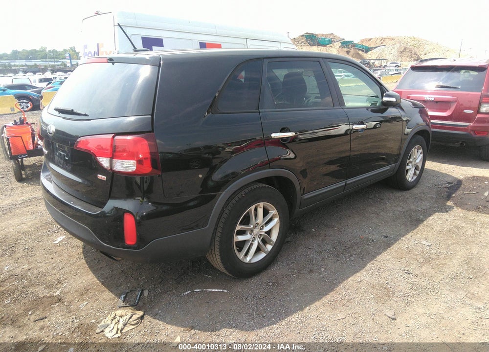 2015 KIA SORENTO LX VIN: 5XYKT3A61FG619732