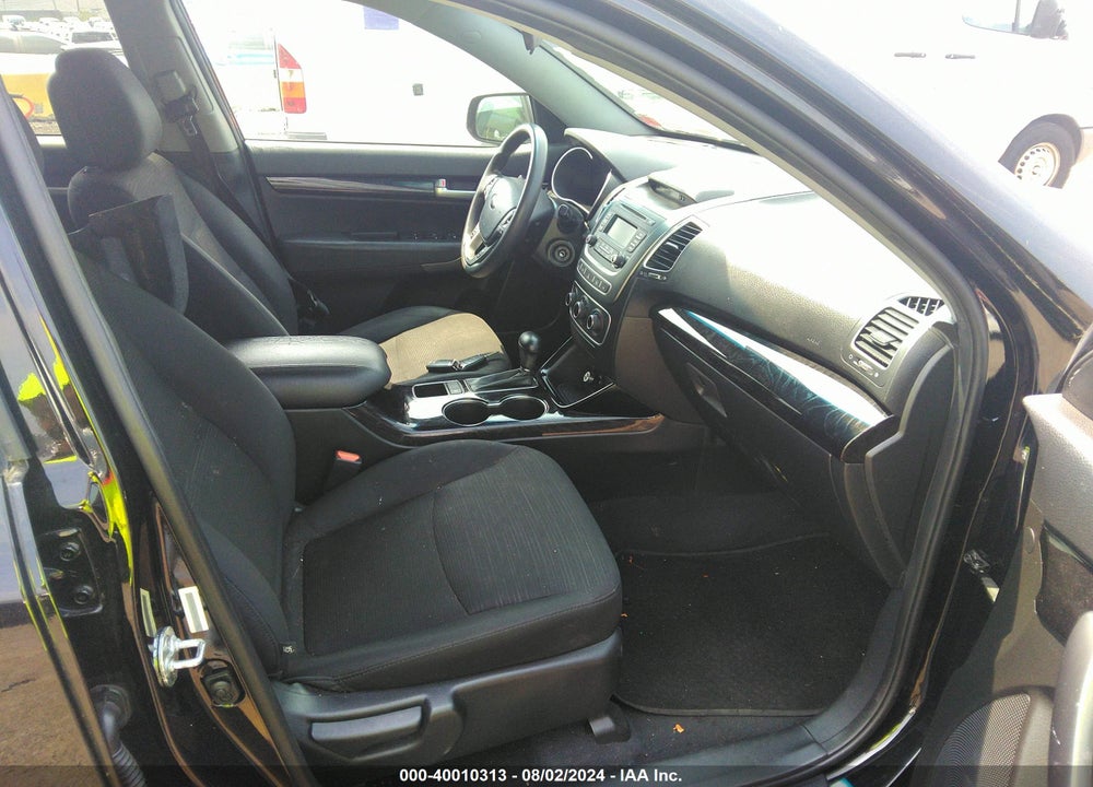 2015 KIA SORENTO LX VIN: 5XYKT3A61FG619732