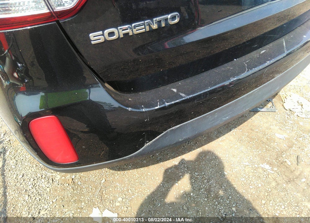 2015 KIA SORENTO LX VIN: 5XYKT3A61FG619732