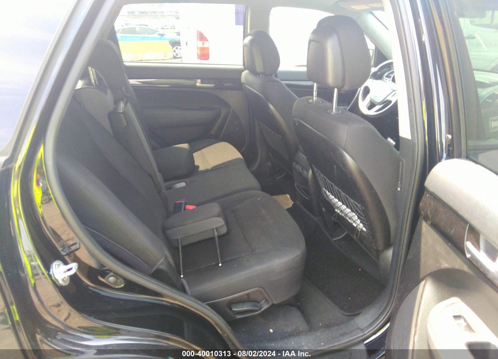 2015 KIA SORENTO LX VIN: 5XYKT3A61FG619732