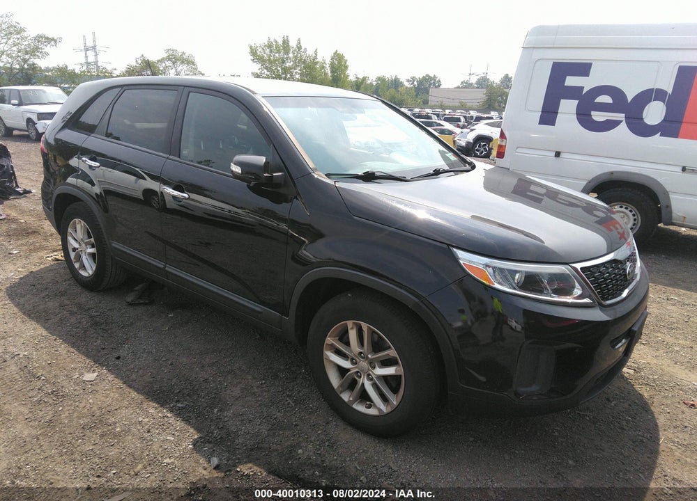 2015 KIA SORENTO LX VIN: 5XYKT3A61FG619732