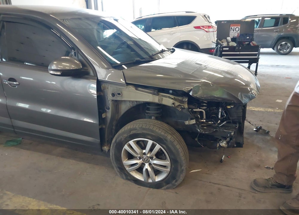 2013 VOLKSWAGEN TIGUAN S VIN: WVGBV3AX4DW623918
