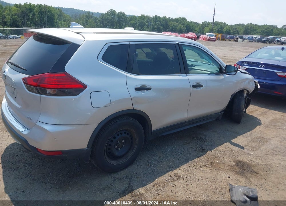 2017 NISSAN ROGUE S VIN: 5N1AT2MM8HC779559