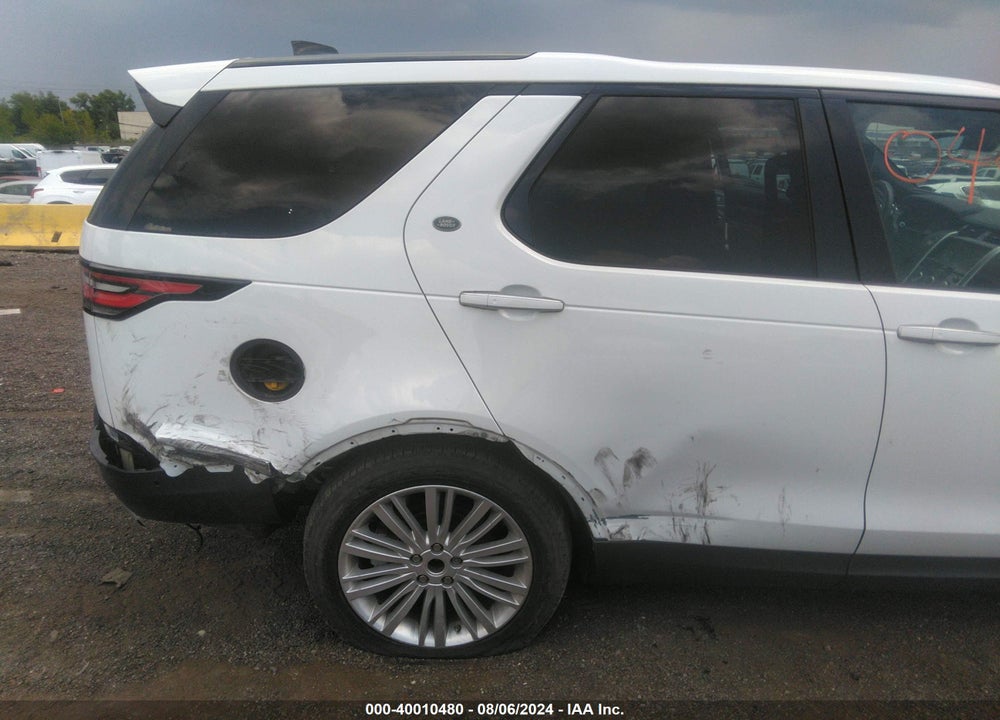 2018 LAND ROVER DISCOVERY HSE LUXURY VIN: SALRT2RK1JA048108