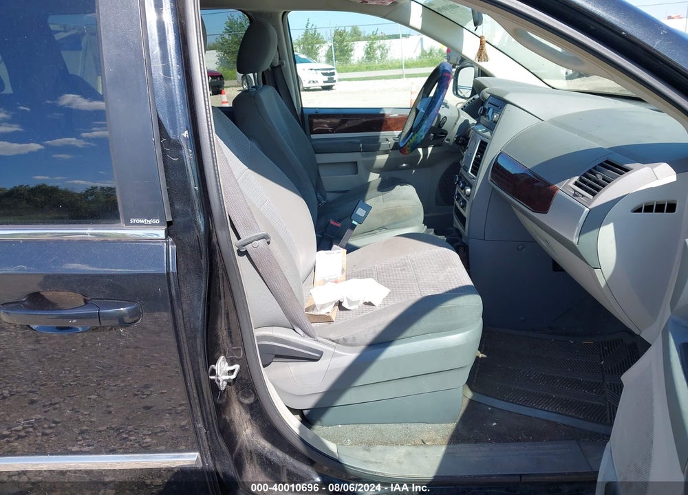 2010 CHRYSLER TOWN & COUNTRY TOURING VIN: 2A4RR5D13AR102889