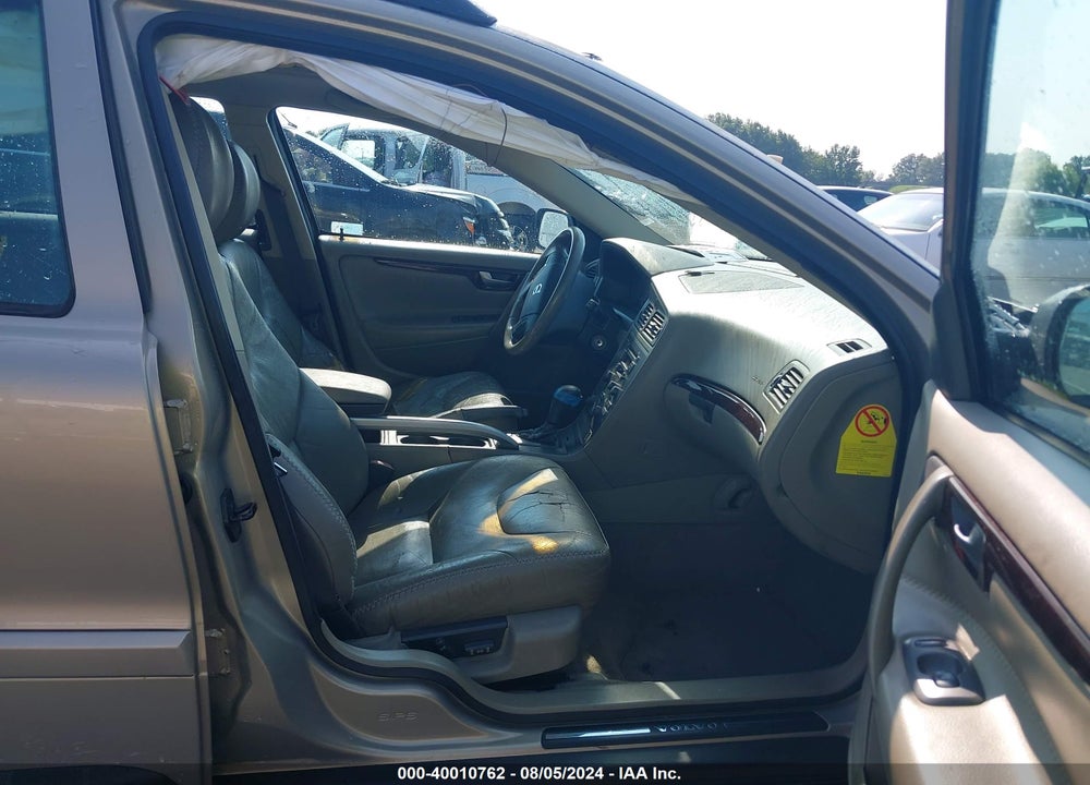 2001 VOLVO V70 XC VIN: YV1SZ58D211036166