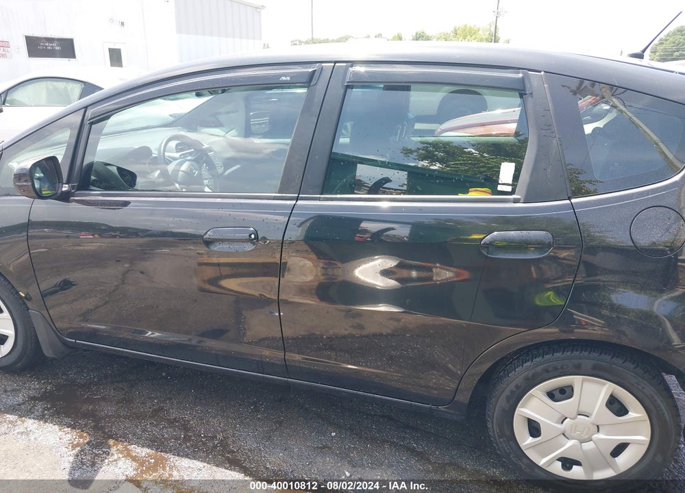 2013 HONDA FIT VIN: JHMGE8H37DC045811