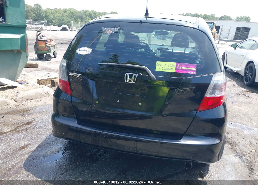 2013 HONDA FIT VIN: JHMGE8H37DC045811