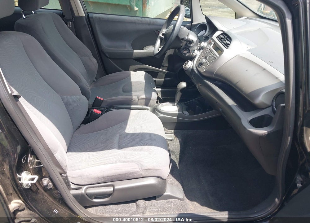 2013 HONDA FIT VIN: JHMGE8H37DC045811