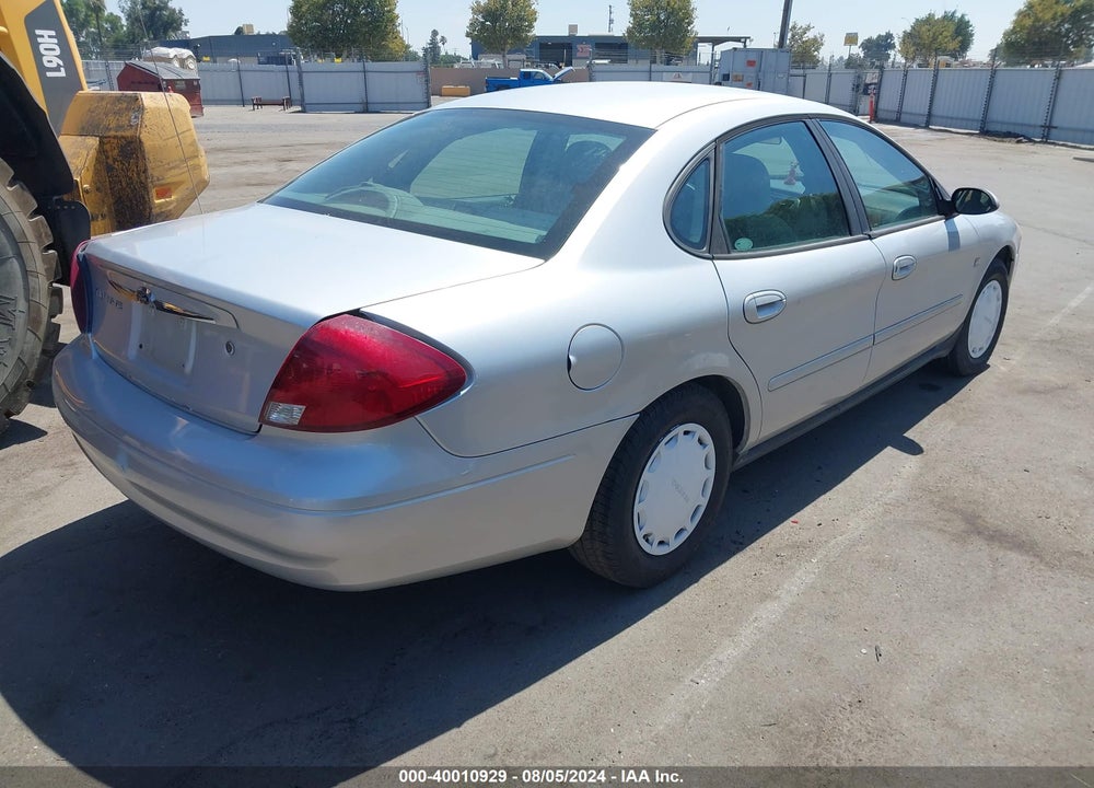 2000 FORD TAURUS SES VIN: 1FAFP55S8YA206627