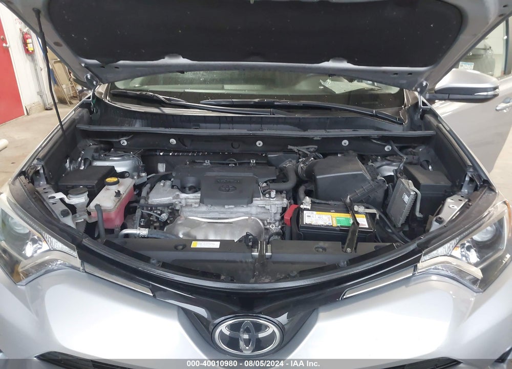 2018 TOYOTA RAV4 XLE VIN: 2T3RFREV9JW804437