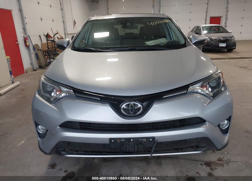 2018 TOYOTA RAV4 XLE VIN: 2T3RFREV9JW804437