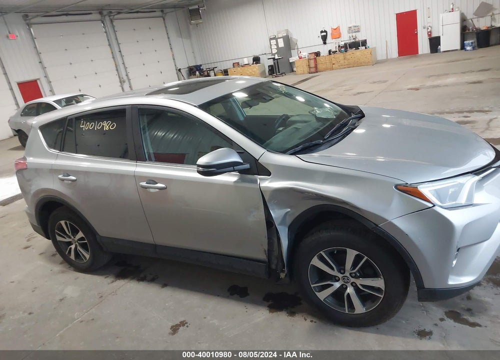 2018 TOYOTA RAV4 XLE VIN: 2T3RFREV9JW804437