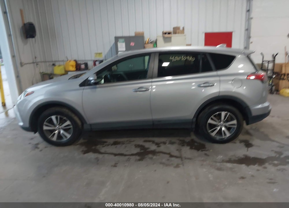2018 TOYOTA RAV4 XLE VIN: 2T3RFREV9JW804437