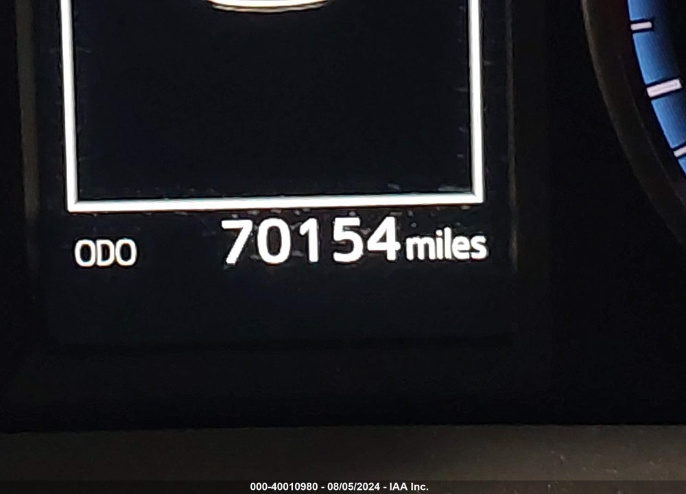 2018 TOYOTA RAV4 XLE VIN: 2T3RFREV9JW804437