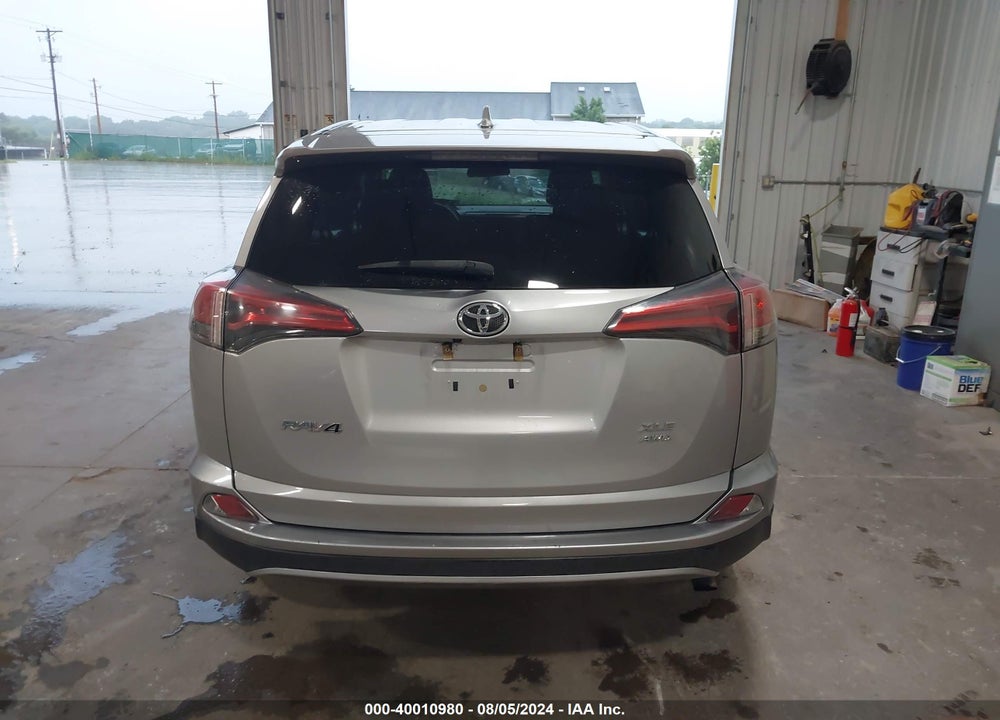 2018 TOYOTA RAV4 XLE VIN: 2T3RFREV9JW804437