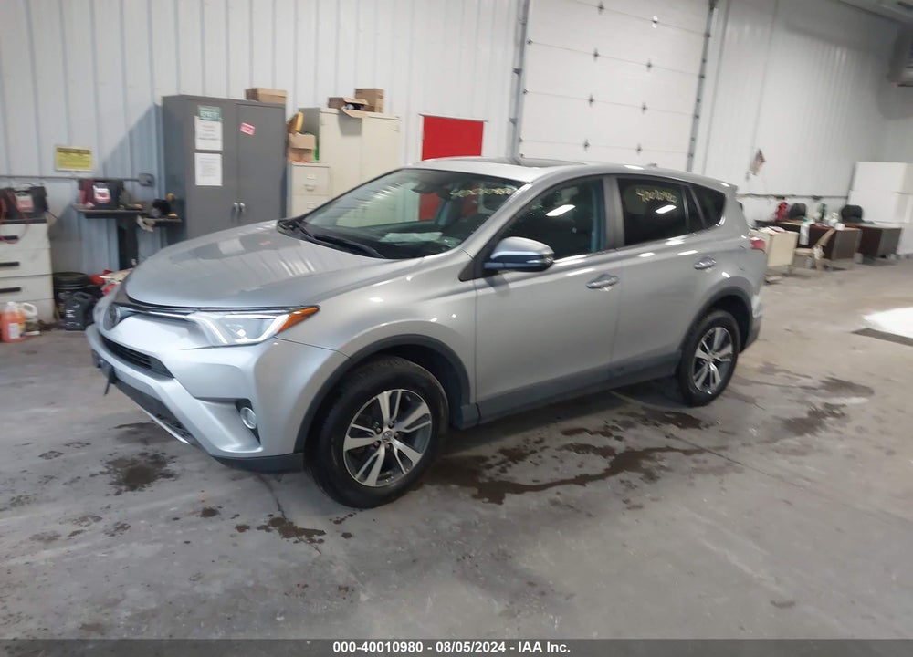 2018 TOYOTA RAV4 XLE VIN: 2T3RFREV9JW804437