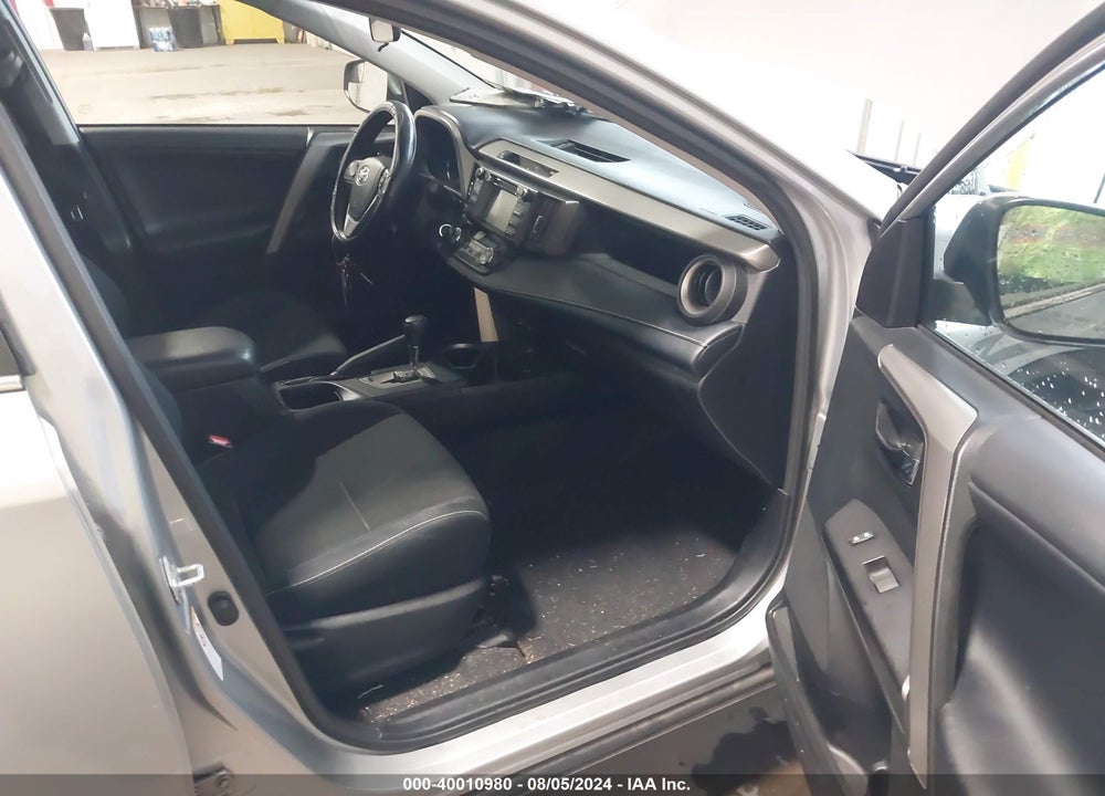 2018 TOYOTA RAV4 XLE VIN: 2T3RFREV9JW804437