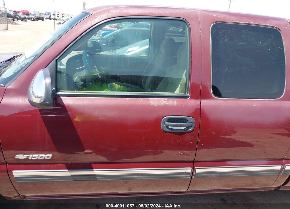 2001 CHEVROLET SILVERADO 1500 LS VIN: 2GCEC19T811178728