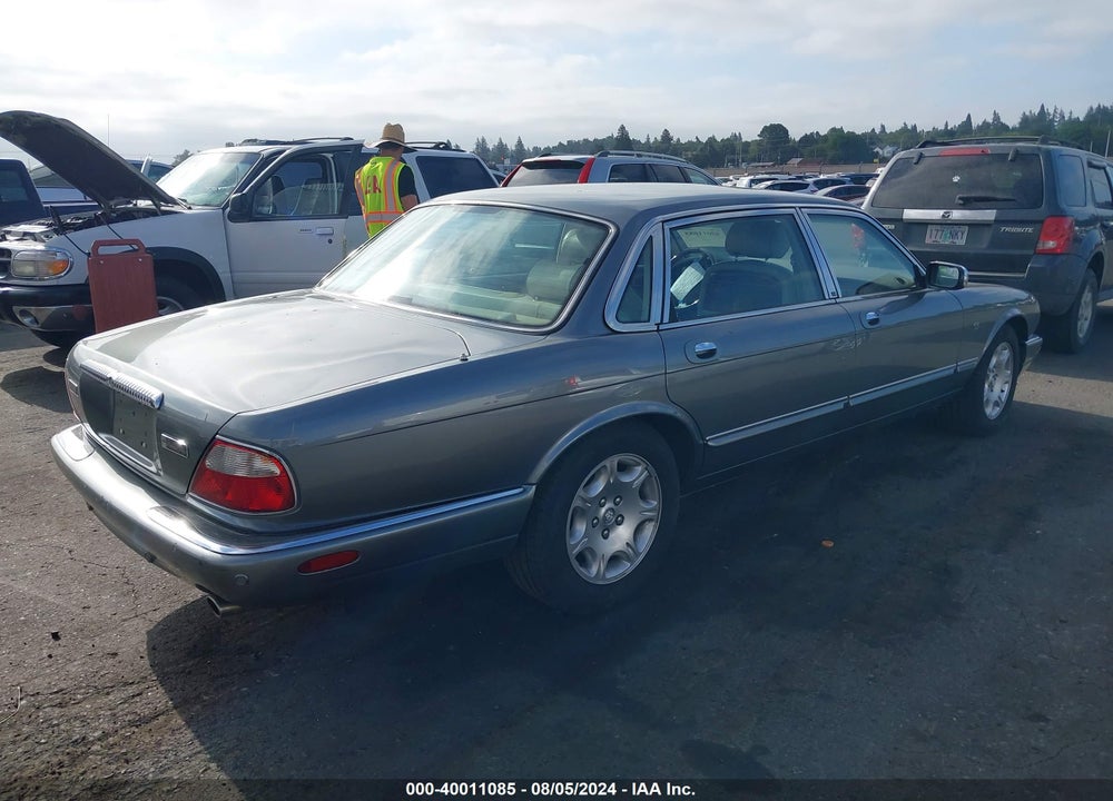 2002 JAGUAR XJ8 VANDEN PLAS VIN: SAJDA24C02LF44454