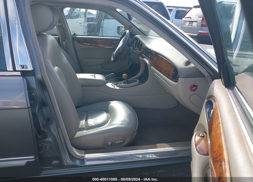 2002 JAGUAR XJ8 VANDEN PLAS VIN: SAJDA24C02LF44454