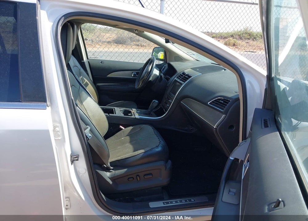 2011 LINCOLN MKX VIN: 2LMDJ6JKXBBJ17135