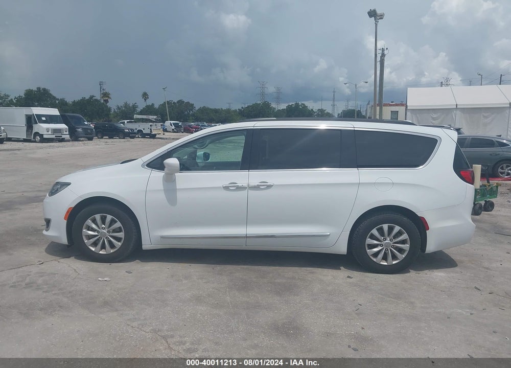 2017 CHRYSLER PACIFICA TOURING L VIN: 2C4RC1BG0HR702867