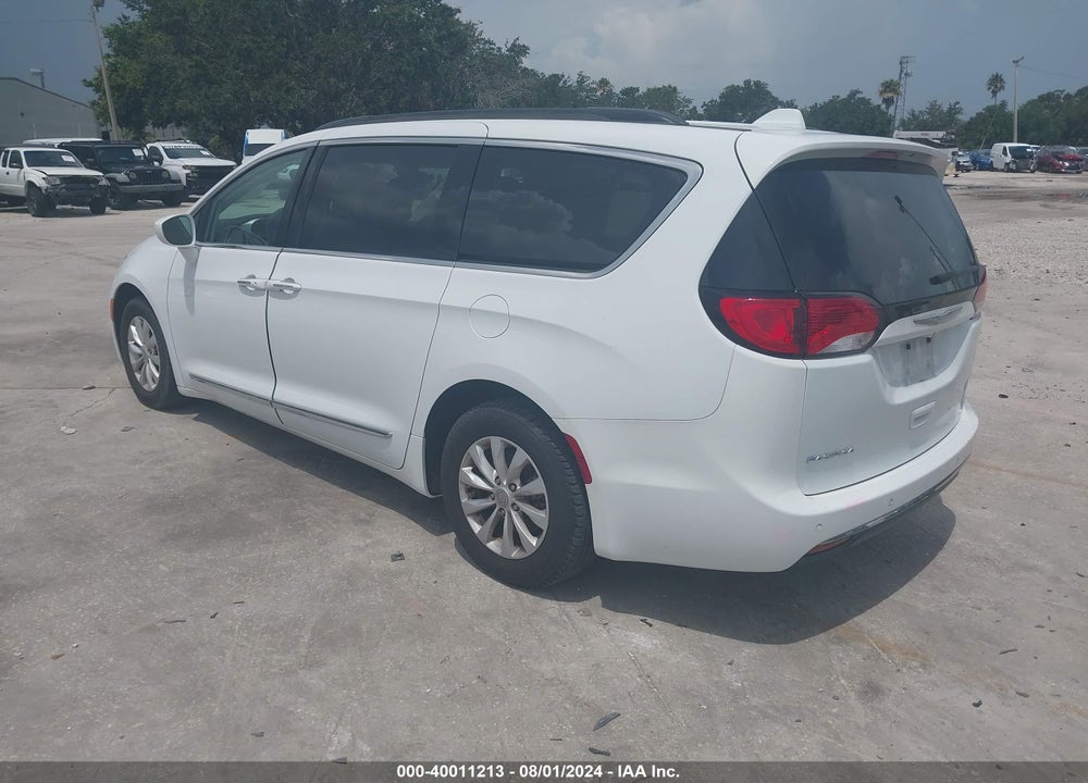 2017 CHRYSLER PACIFICA TOURING L VIN: 2C4RC1BG0HR702867