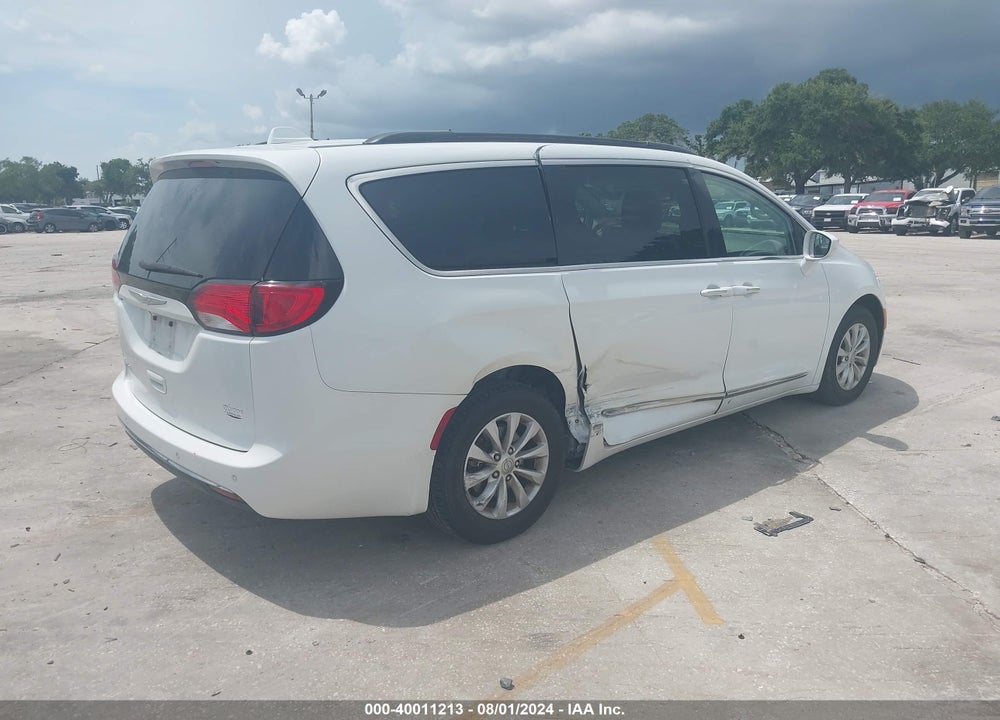2017 CHRYSLER PACIFICA TOURING L VIN: 2C4RC1BG0HR702867