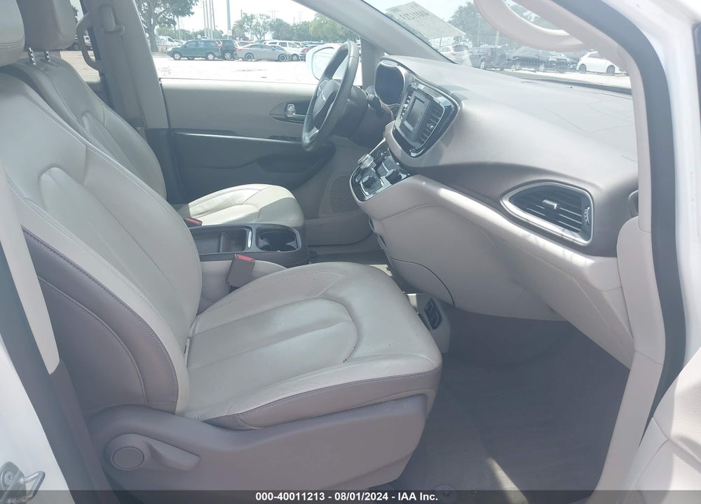 2017 CHRYSLER PACIFICA TOURING L VIN: 2C4RC1BG0HR702867